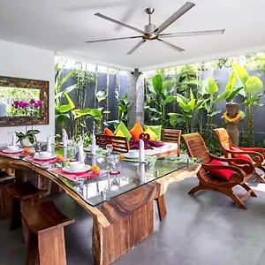 https://grand-suite-in-villa-khaleesi.hotelsseminyak.net